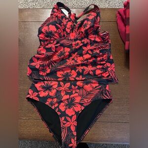 Black & Red Floral Women’s Tankini